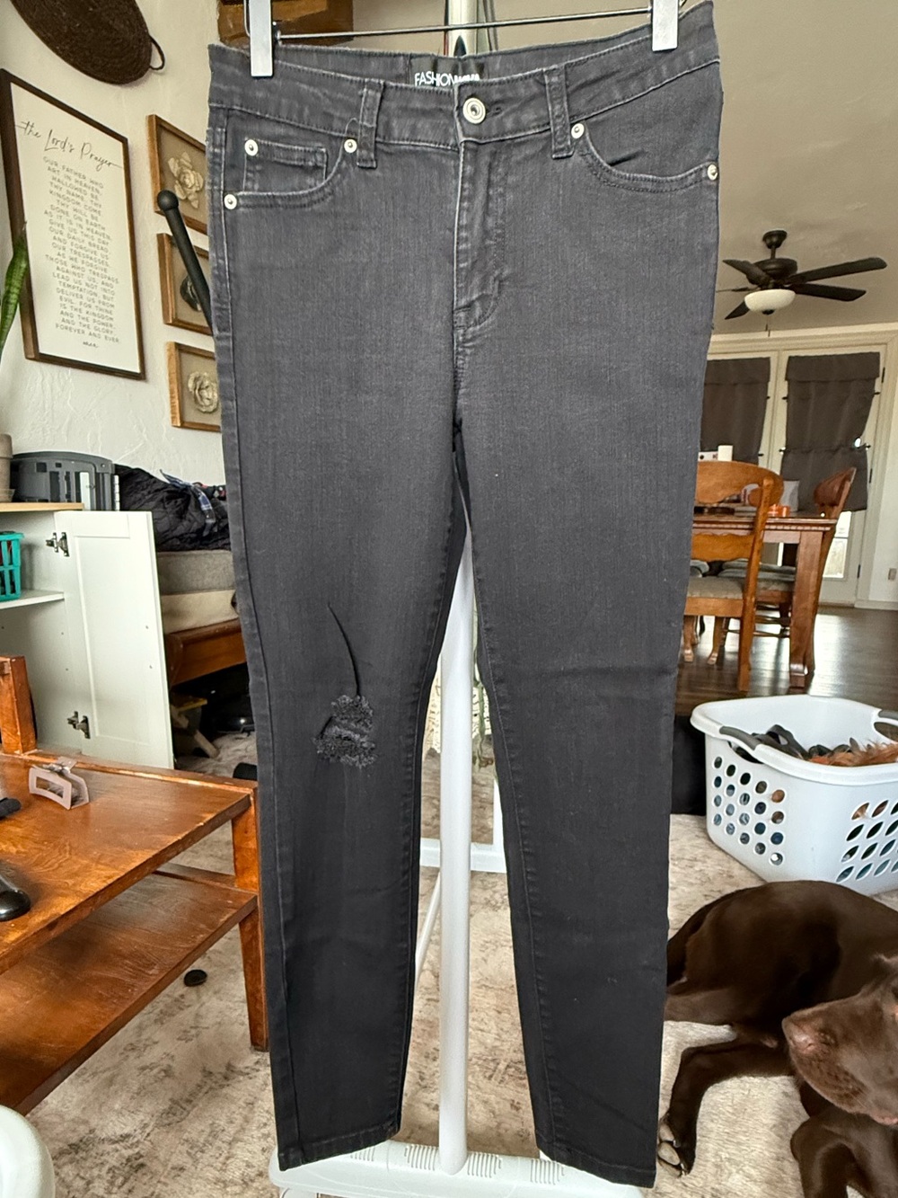 Fashion Nova Women's Skinny Jeans in Washed Black with Distressed Knee